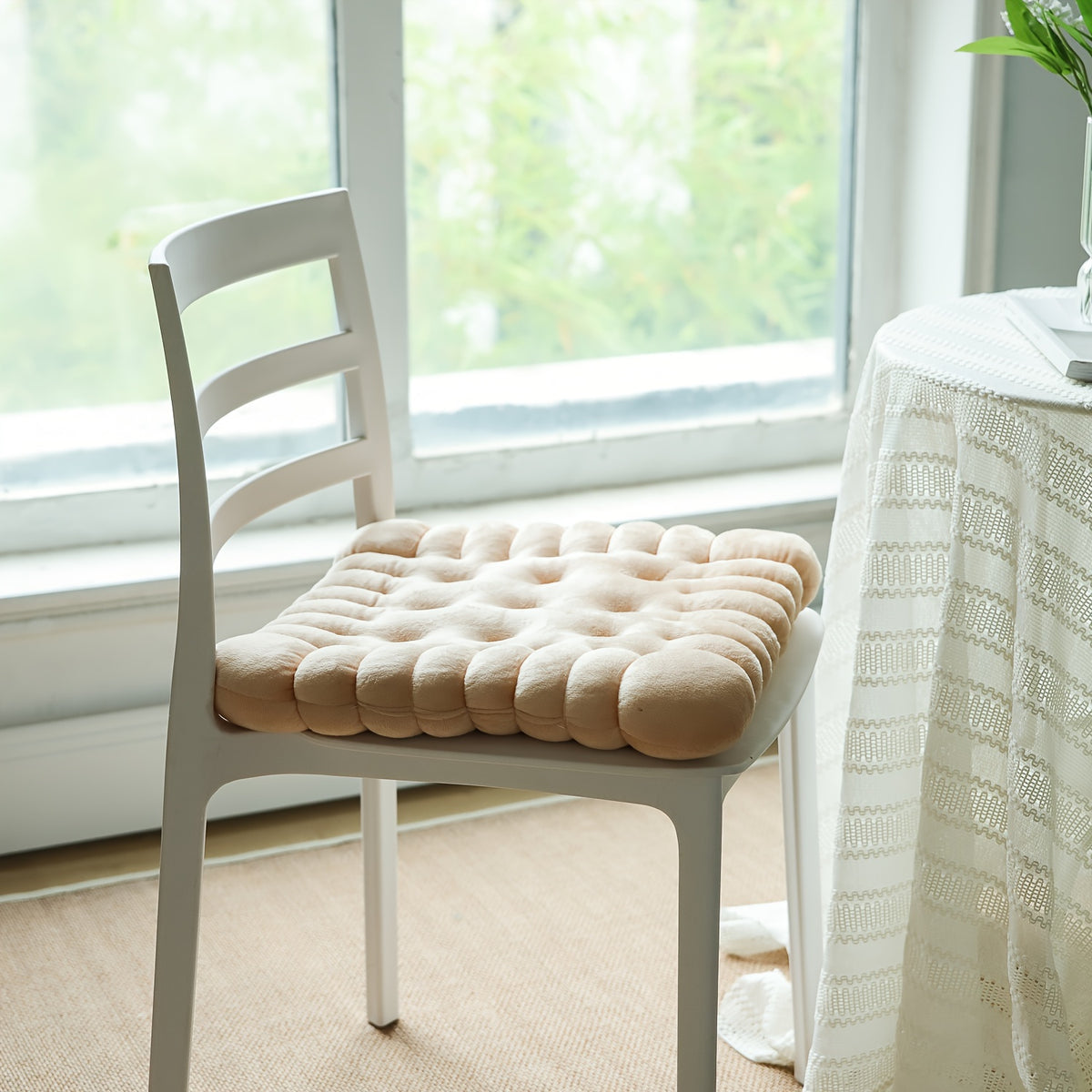 Coussin de chaise rond façon biscuit beige, peluche courte