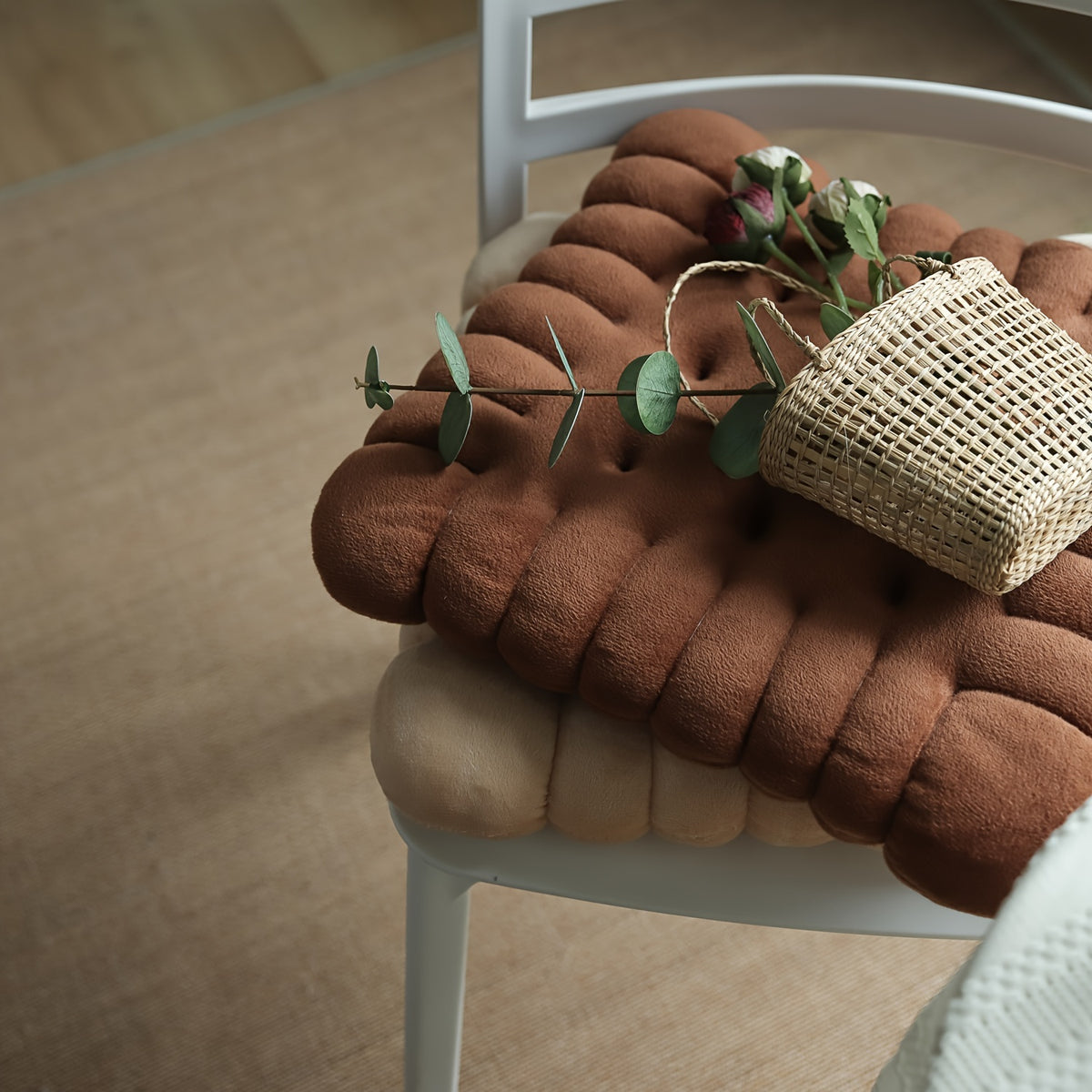 Coussin de chaise rond façon biscuit beige, peluche courte