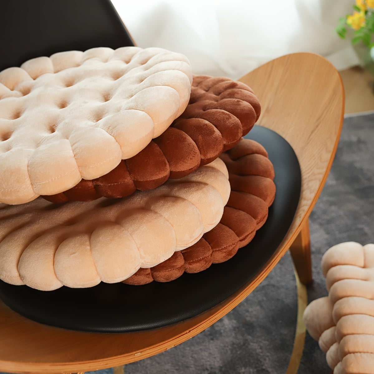 Coussin de chaise rond façon biscuit beige, peluche courte