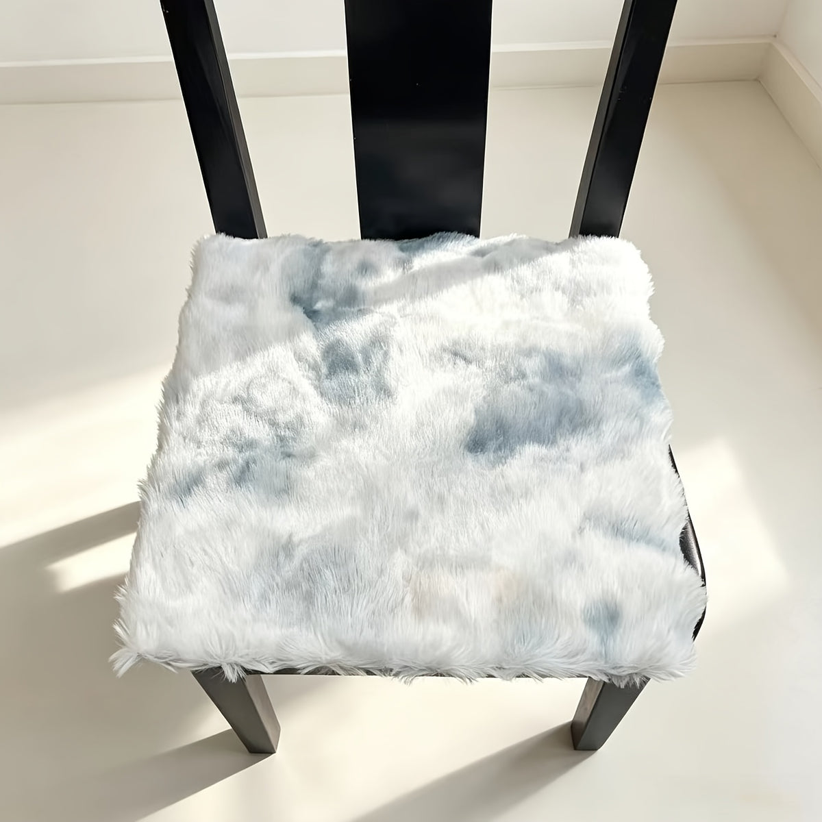 Galette de chaise garnie 45x45 en fausse fourrure marbrée