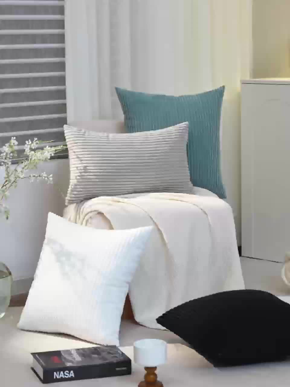 Housse de coussin en velours côtelé, huit coloris au choix